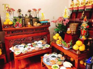 Cách bày trí bàn thờ gia tiên ngày Tết chuẩn