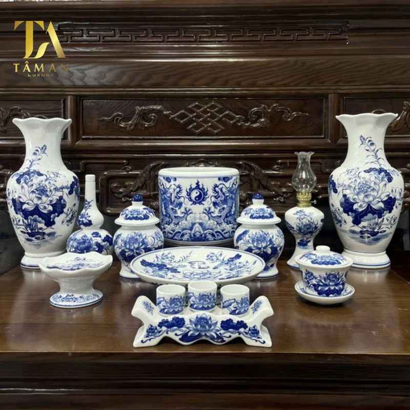 Chén nước trên bàn thờ gia tiên có ý nghĩa quan trọng như thế nào?