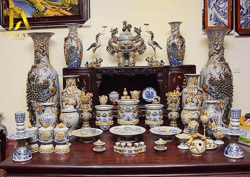 Bật Mí 5 Chén Trên Bàn Thờ Gia Tiên Đựng Gì? Giải đáp phong thủy 5 chén trên bàn thờ gia tiên đựng gì?