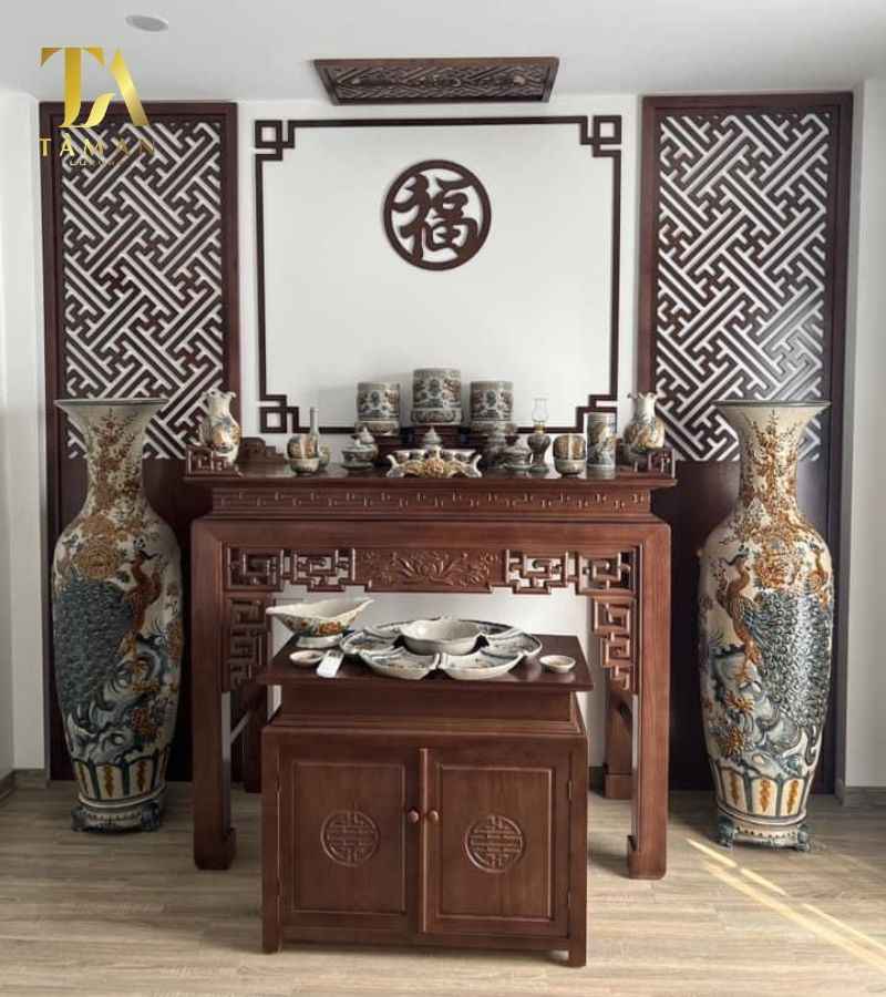 Màu sắc và hoa văn của bàn thờ gia tiên hiện đại ở Ba Đình
