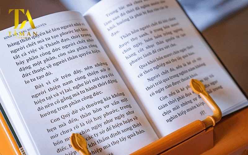 Một số lưu ý khi tụng kinh trước bàn thờ tổ tiên