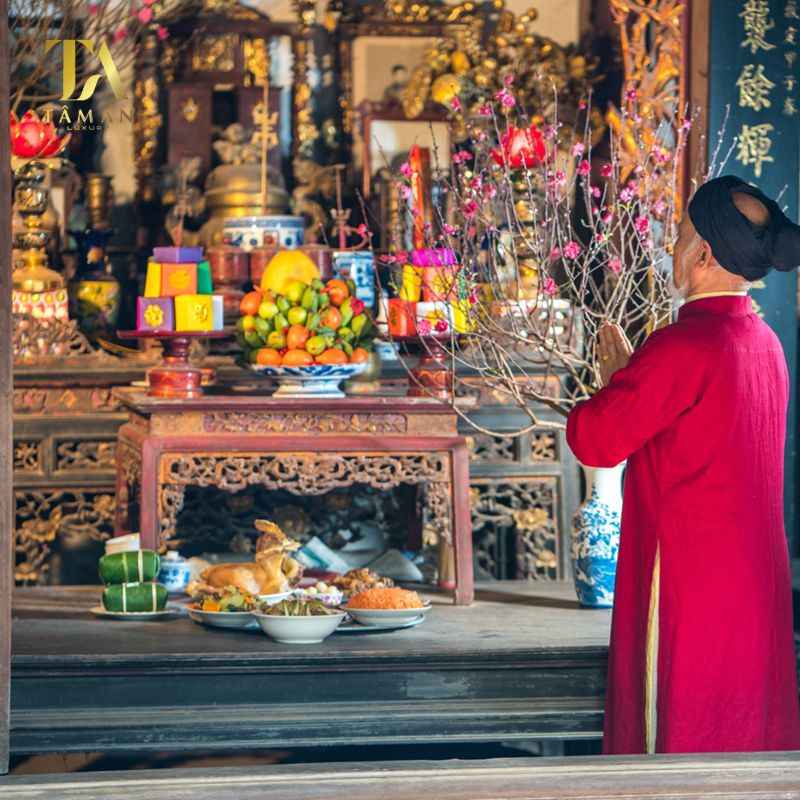 Tại sao việc bày trí bàn thờ ngày Tết cần chú trọng?