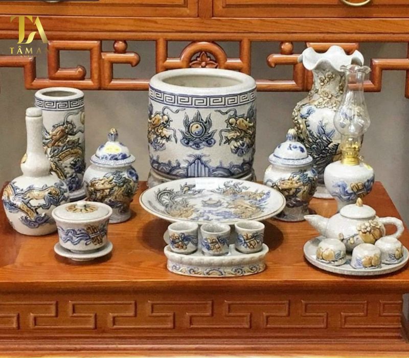 Giải Đáp Thắc Mắc "Bàn Thờ Gia Tiên Để Mấy Ly Nước?" Trên bàn thờ gia tiên để mấy ly nước thì hợp lý ?
