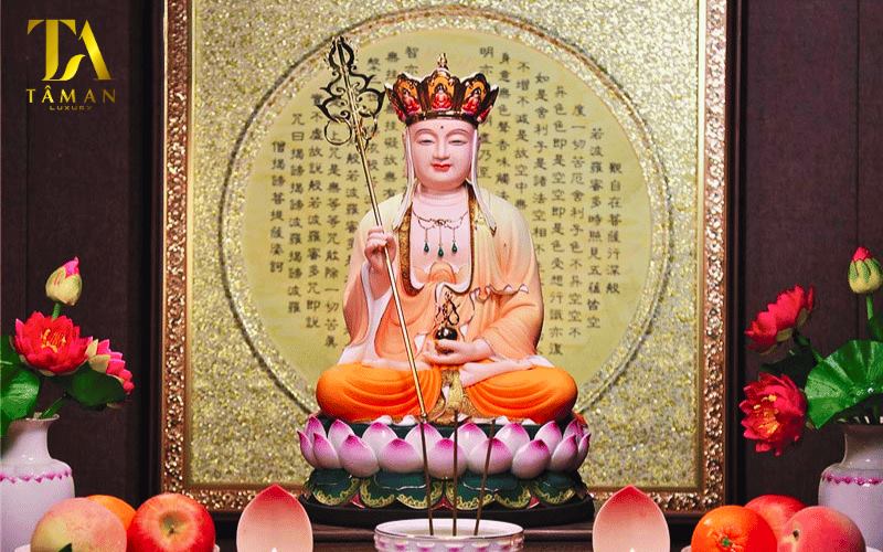 Dâng hương bàn thờ Phật đêm giao thừa trước khi đọc văn khấn