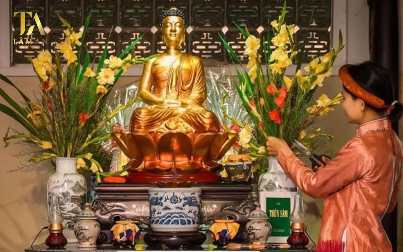 Bật Mí 3 Bước Bao Sái Bàn Thờ Phật Cả Năm Tài Lộc Vô Biên Khái niệm về bao sái bàn thờ Phật là gì?