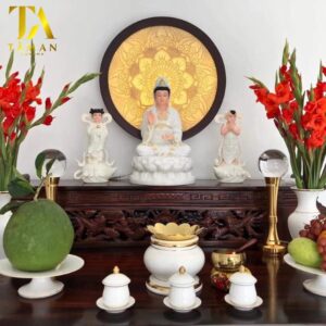 Ly nước đặt trên bàn thờ Phật có ý nghĩa tâm linh sâu sắc