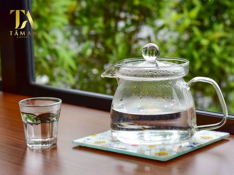 Nước ấm có thể dễ dàng loại bỏ các vết bẩn và mảng bám