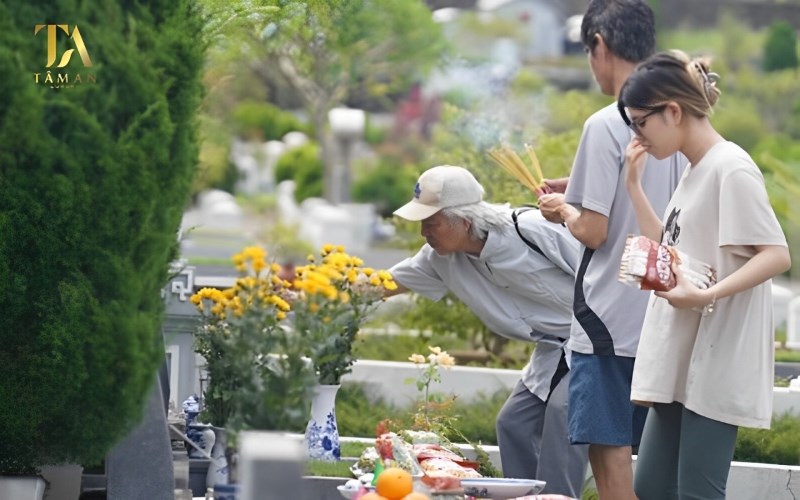 Mẫu Văn Khấn Ngoài Mộ Trước Ngày Giỗ Chuẩn Nhất Bài văn khấn ngày giỗ đầu ý nghĩa nhất