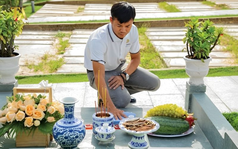 Mẫu Văn Khấn Ngoài Mộ Trước Ngày Giỗ Chuẩn Nhất Bài văn khấn ngày giỗ thường chuẩn, chi tiết nhất