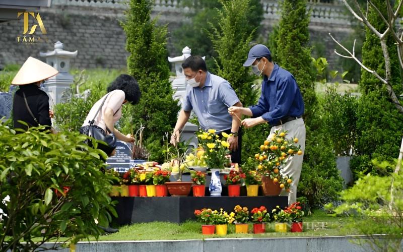 Mẫu Văn Khấn Ngoài Mộ Trước Ngày Giỗ Chuẩn Nhất Bài văn khấn ngoài mộ trước ngày giỗ chi tiết, hay nhất
