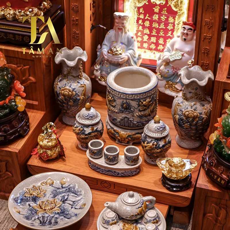 Bật Mí 3 Hũ Trên Bàn Thờ Thần Tài Đựng Gì Và Cách Đặt Đúng Phong Thủy 3 hũ gạo muối nước mang đến sung túc, no ấm cho gia đình
