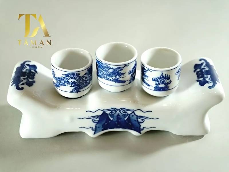 Giải Đáp Thắc Mắc 3 Chén Trên Bàn Thờ Thần Tài Đựng Gì? Giải Đáp Thắc Mắc 3 Chén Trên Bàn Thờ Thần Tài Đựng Gì?