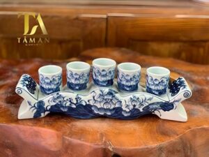 Giải Mã Ý Nghĩa 5 Chén Trên Bàn Thờ Thần Tài Đựng Gì?