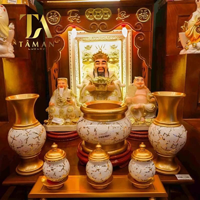 Bật Mí 3 Hũ Trên Bàn Thờ Thần Tài Đựng Gì Và Cách Đặt Đúng Phong Thủy Cách đặt 3 hũ trên bàn thờ Thần Tài chuẩn phong thủy