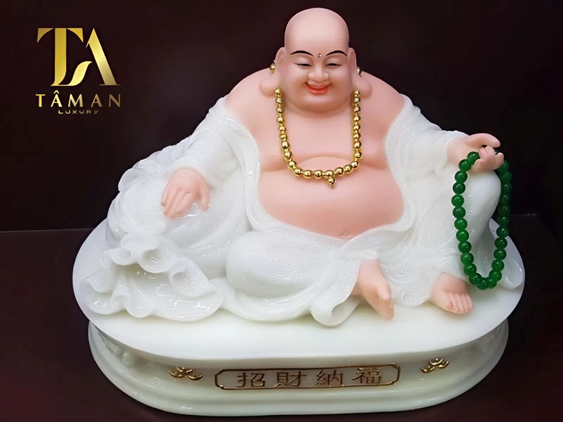 Tượng Phật Di Lạc Để Trên Bàn Thờ Thần Tài Thế Nào Cho Đúng? Cách đặt tượng Phật Di Lạc trên bàn thờ Thần Tài