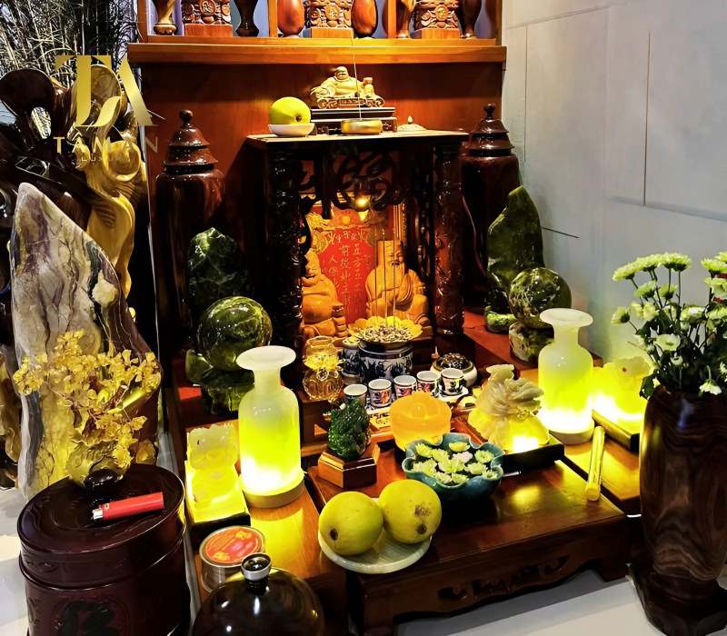 Hướng đặt bàn thờ Thần Tài cho nữ tuổi Quý Mùi