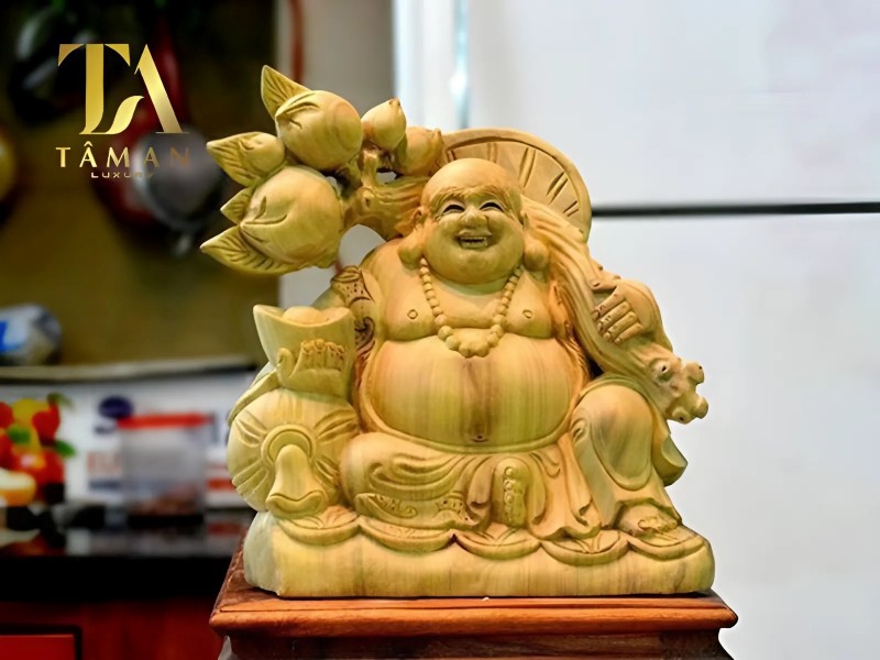 Tượng Phật Di Lạc Để Trên Bàn Thờ Thần Tài Thế Nào Cho Đúng? Phật Di Lạc mang lại sự an lạc, hạnh phúc và bình an