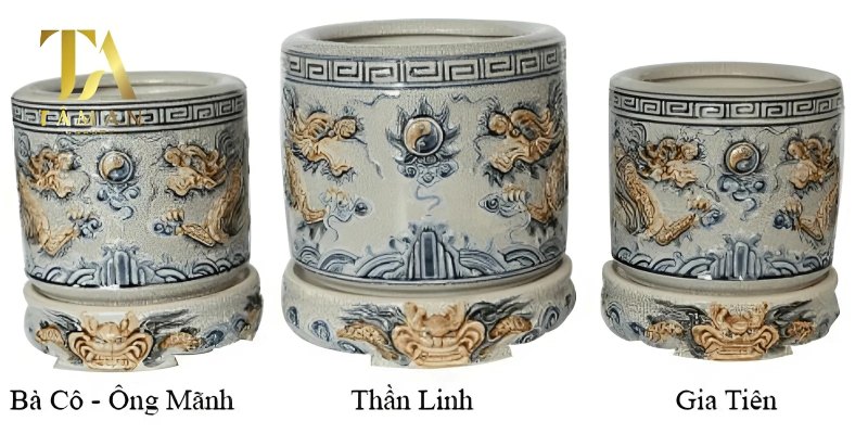 3 bát hương là nơi ngự của Thần Linh - Bà Cô Tổ, Ông Mãnh - Tổ Tiên 