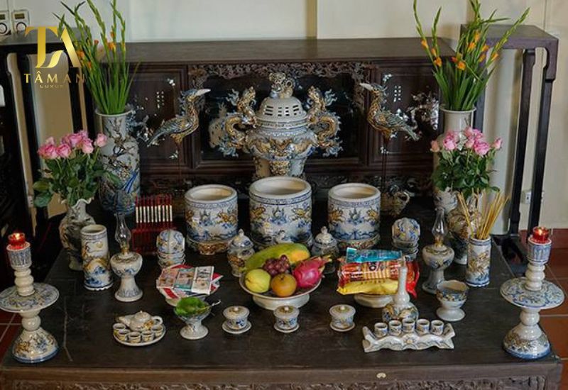 Bát Hương Để Trong Hay Ngoài Mới Đúng Chuẩn Quy Tắc Ý nghĩa bát hương gia tiên trên ban thờ