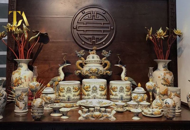 Trước khi tiến hành bốc bát hương, bạn cần làm sạch bát hương
