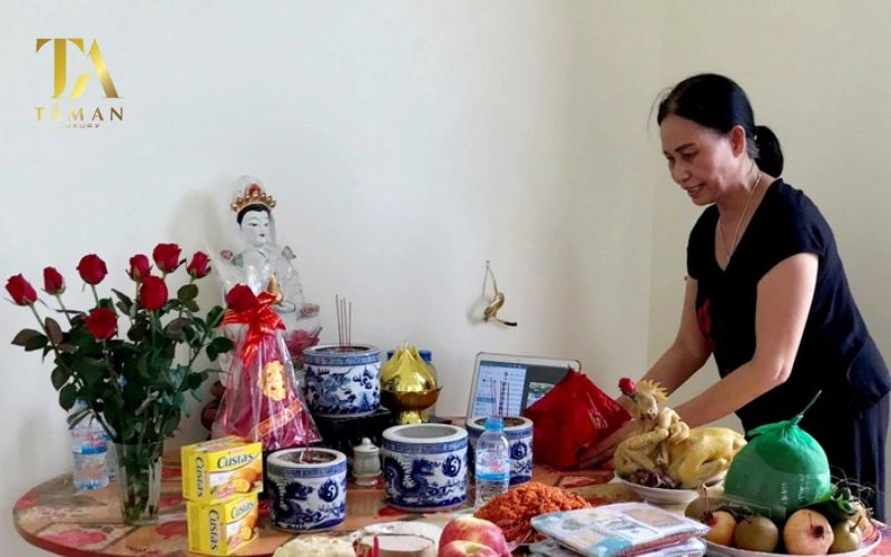 Nước ngũ vị hương  hay còn gọi là nước thơm để lau bàn thờ