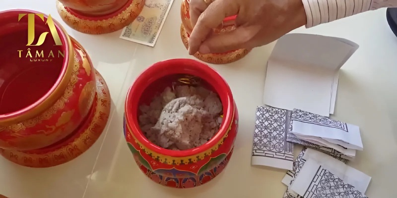 Cốt bát hương là sự kết tinh của bảy bảo vật trong trời đất